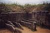 28-05-98 - Populonia - necropole - detail d'une tombe.jpg